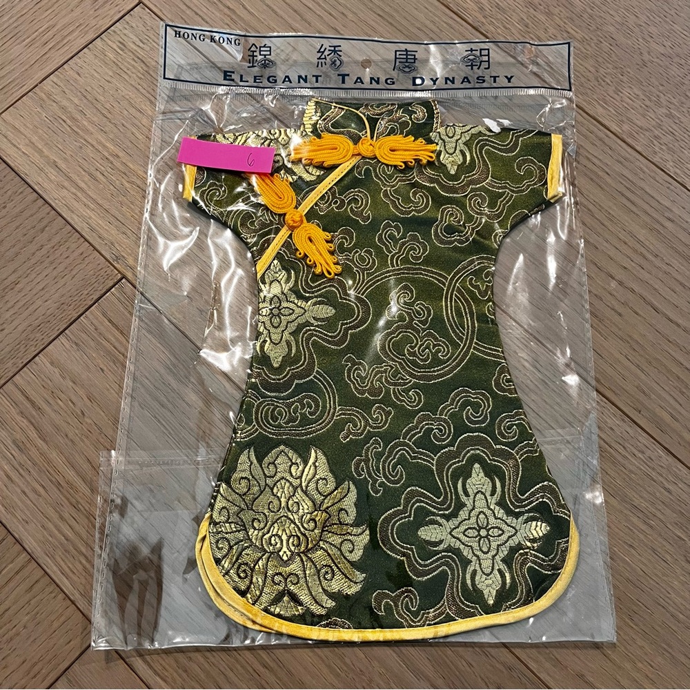 #6 - WINE BOTTLE COVER - ASIAN COSTUME